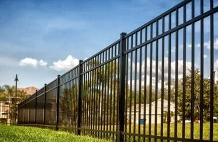 ISO9001/ISO14001/ISO18001 Сертифицированные 6063-T5 порошкообразные квадратные трубы для ограждения